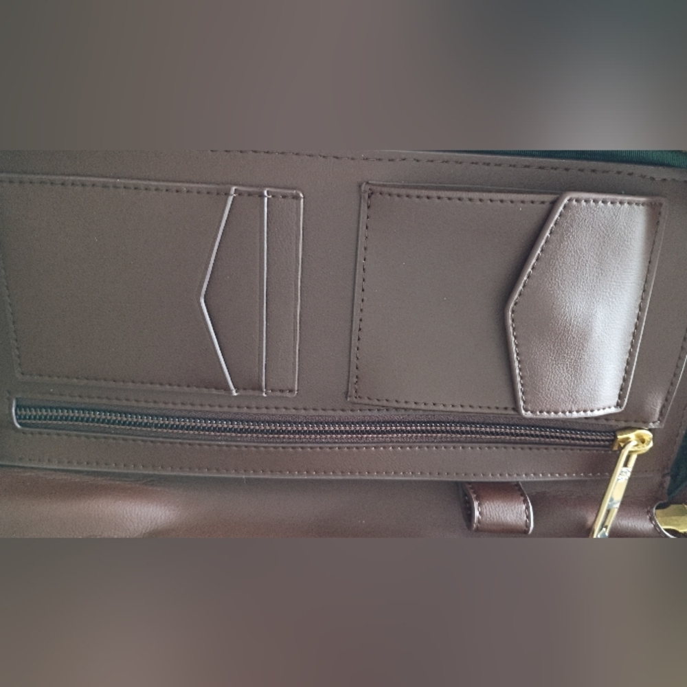 WOLF TRAVEL BAG... NEW - Picture 7 of 13